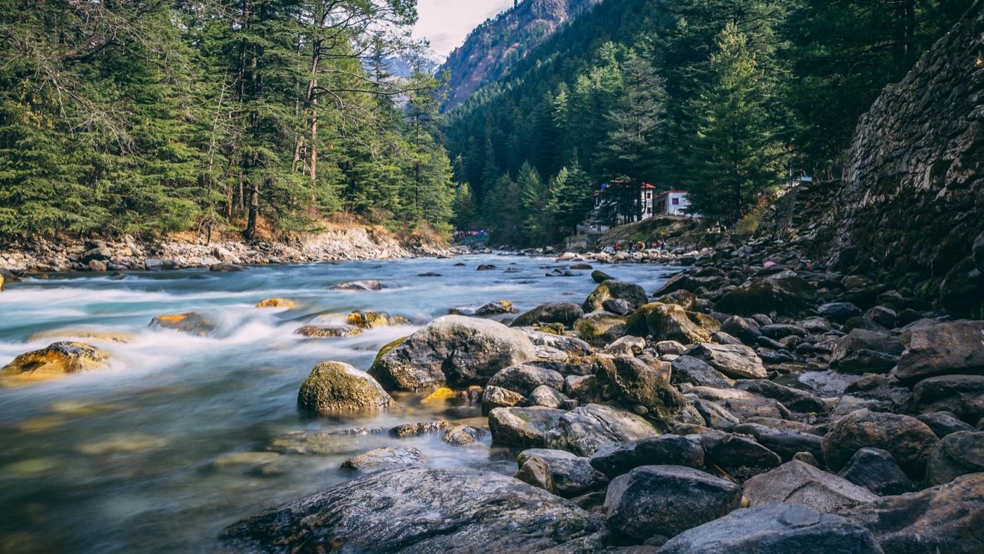 Deluxe hotel Manali Kasol trip package